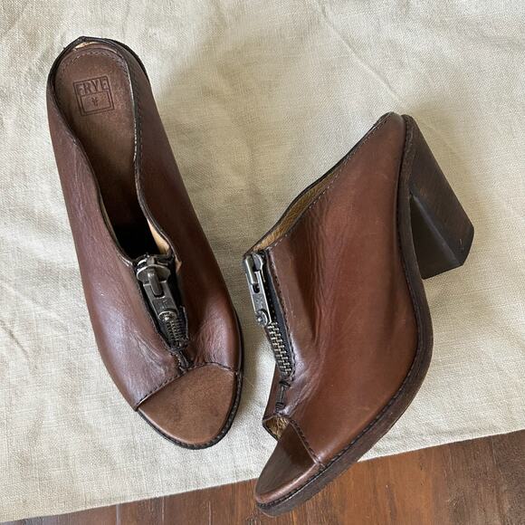 FRYE Izzy Zip Mules Brown Leather Slip On Open Toe Heeled Sandal Y2K - Picture 1 of 12